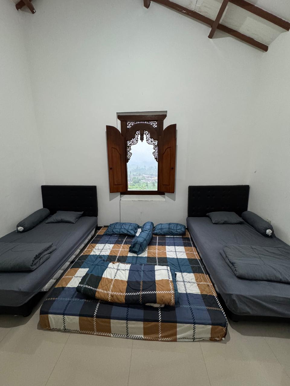 Kamar keluarga dengan tiga bed